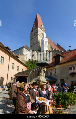 Weißenkirchen in der Wachau: Thanksgiving, church, people in traditional costume with offerings, Wachau, Niederösterreich, Lower Stock Photo