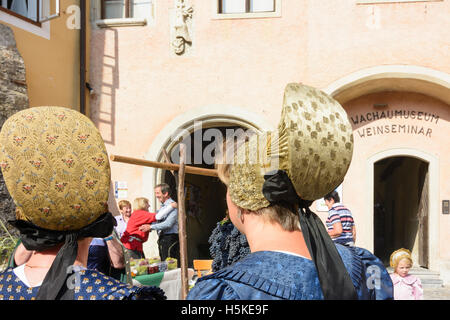 Weißenkirchen in der Wachau: Thanksgiving, women with gold cap, Marktplatz (Market Square),  Teisenhoferhof today museum Wachaum Stock Photo