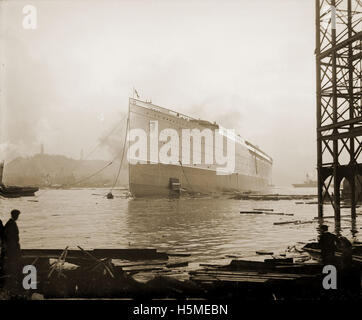 RMS Mauretania afloat after launch Stock Photo