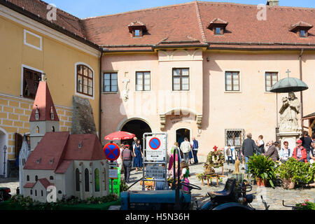 Weißenkirchen in der Wachau: Thanksgiving, Marktplatz (Market Square),  Teisenhoferhof today museum Wachaumuseum, model of churc Stock Photo