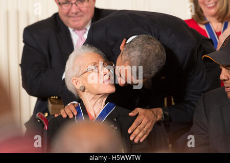 Katherine G. Johnson receives the Presidential Medal of Freedom Award from U.S. President Barack Obama at the White House in Washinton DC on November 24th, 2015 Stock Photo