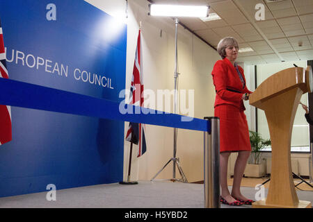 Brussels, Belgium. 20th October, 2016. British Prime minister Theresa May gives a press conference during the European Council in Brussels (Belgium). Credit:  Paul-Marie Guyon/Alamy Live News Stock Photo
