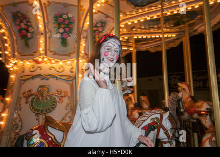 Southport, Merseyside, UK, 21st October, 2016. Happy Halloween at Pleasureland, Spookport, Southport’s unique Halloween Festival 2016, with spookier, ghoulish goings on than ever before.  Strange, ghostly and spine tingling events have been going on for months in Pleasureland and the attractions continue to build on the approach to All Hallow's Eve as the spirits come out to play. Pleasureland hosts its annual Happy Halloween spectacular, a week packed full of brilliant, Halloween family fun. With magic, wizards, fancy dress with fun, action and thrills. Credit:  Cernan Elias/Alamy Live News Stock Photo