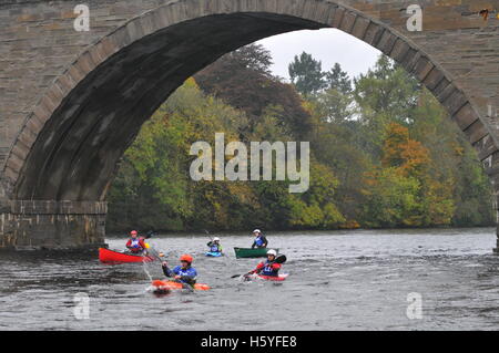 Dunkeld, Scotland, UK. 22nd Oct, 2016. Canoeists at the start of the 2016 Tay Descent which starts in Dunkeld and finishes in Perth. Dunkeld Perthshire, UK. 22nd Oct, 2016. UK.   Credit:  Cameron Cormack/Alamy Live News Stock Photo
