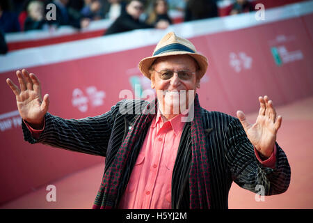 Rome, Italy. 22nd Oct, 2016. Renzo Arbore attends the red carpet during the Rome Film Fest 2016 Credit:  Silvia Gerbino/Alamy Live News Stock Photo