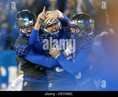 Lexington, KY, USA. 23rd Oct, 2016. Kentucky Wildcats place kicker Austin MacGinnis (99) middle, was mobbed by teammates after kicking the game winning field goal as the University of Kentucky hosted Vanderbilt University at Commonwealth Stadium in Lexington, Ky., Saturday, October 8, 2016. This is fourth quarter college football action. UK won 40-38 © Lexington Herald-Leader/ZUMA Wire/Alamy Live News Stock Photo