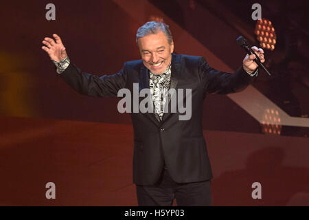 Dortmund, Germany. 21st Oct, 2016. Schlager singer Karel Gott performing during the shooting of the TV show 'Schlagerboom - Das internationale Schlagerfest' at Westfalenhalle in Dortmund, Germany, 21 October 2016. The music TV show will be broadcasted on ARD on 22 October 2016. PHOTO: WOLFRAM KASTL/dpa/Alamy Live News Stock Photo