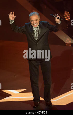 Dortmund, Germany. 21st Oct, 2016. Schlager singer Karel Gott performing during the shooting of the TV show 'Schlagerboom - Das internationale Schlagerfest' at Westfalenhalle in Dortmund, Germany, 21 October 2016. The music TV show will be broadcasted on ARD on 22 October 2016. PHOTO: WOLFRAM KASTL/dpa/Alamy Live News Stock Photo