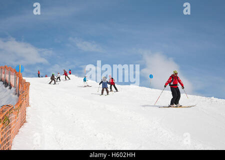 Children's skiing school on Mt Fellhorn, skiing area, winter, snow, Oberstdorf, Allgaeu Alps, Allgaeu, Bavaria Stock Photo