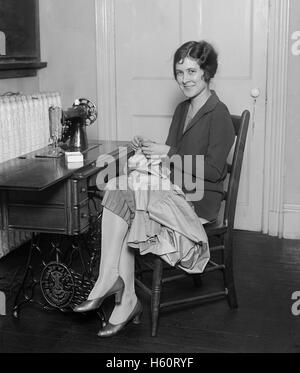Young Woman Learning to Sew, College Home Economics Class, Washington DC, USA, National Photo Company, December 1926 Stock Photo