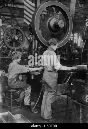 Two Women in Overalls Working in Factory during World War I, Detroit, Michigan, USA, Bain News Service, December 1917 Stock Photo