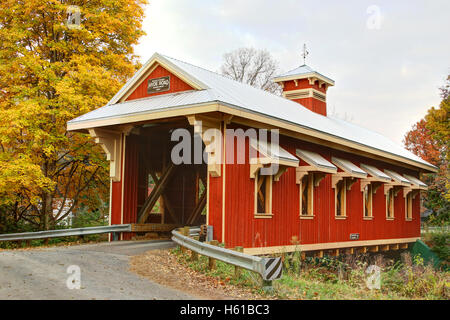 Hyde Road Covered Bridge in Autumn, Greene County, Ohio. Built 2014. Yellow Springs, Ohio, USA. Stock Photo