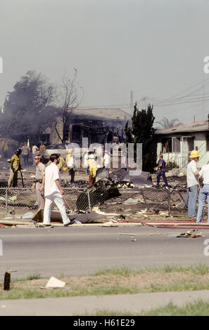 A mid-air collision between a Cessna 172 and a Pacific Southwest Airlines Boeing 727 caused both planes to crash into San Diego Stock Photo