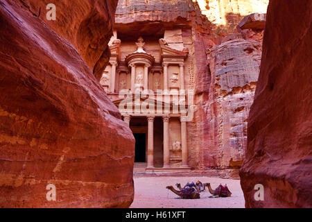 View of the Treasury, Al-Khazneh, from the Siq, Petra, Jordan Stock Photo