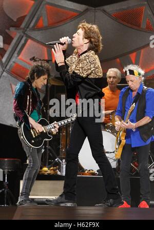 Las Vegas, NV, USA. 22nd Oct, 2016. Ronnie Wood, Mick Jagger, Charlie Watts and Keith Richards of The Rolling Stones in attendance for Rolling Stones Concert, T-Mobile Arena, Las Vegas, NV October 22, 2016. Credit:  James Atoa/Everett Collection/Alamy Live News Stock Photo