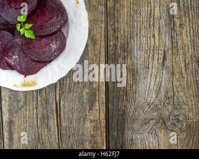 October 23, 2016 - sliced boiled beets on white plate on an old weathered wooden table © Igor Golovniov/ZUMA Wire/Alamy Live News Stock Photo
