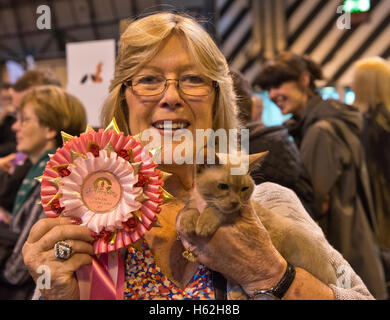 Birmingham, UK. 22nd October, 2016. NEC Birmingham. Supreme Cat Show.Delilah winner of the best kitten class at the  Supreme Cat Show at Birmingham's NEC.Deliahs owner Sylvan Mason is the writer of Tom Jones hit Delilah. Credit:  charlie bryan/Alamy Live News Stock Photo