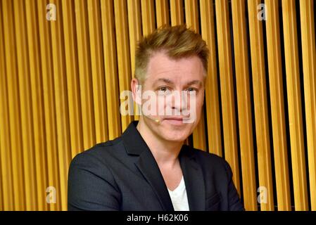 Cologne, Germany. 20th Oct, 2016. The comedian and author Michael Mittermeier reads at the Lit.Cologne Spezial literature festival in Cologne, Germany, 20 October 2016. Photo: Horst Galuschka/dpa/Alamy Live News Stock Photo