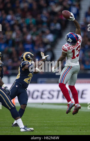 Cincinnati Bengals Vincent Ray snd Vontaze Burfict force New York Giants  Odell Beckham Jr. out of bounds in the first half in week 10 of the NFL at  MetLife Stadium in East