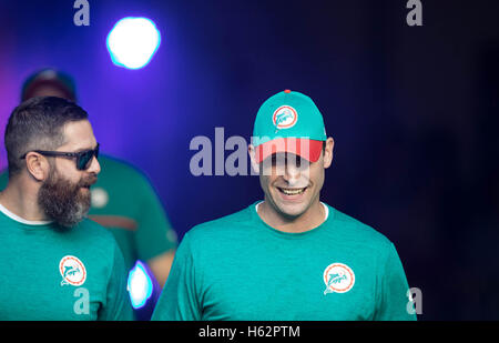 Miami Gardens, Florida, USA. 23rd Oct, 2016. Miami Dolphins head coach Adam Gase (right) at Hard Rock Stadium in Miami Gardens, Florida on October 23, 2016. Credit:  Allen Eyestone/The Palm Beach Post/ZUMA Wire/Alamy Live News Stock Photo