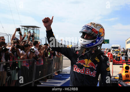 Austin, Texas, USA. 23rd Oct, 2016. Circuit of the America, Texas, USA. Formula 1 Grand Prix of America, Race Day. Red Bull Racing RB12 &#x2013; Daniel Ricciardo comes 3rd Credit:  Action Plus Sports Images/Alamy Live News Stock Photo