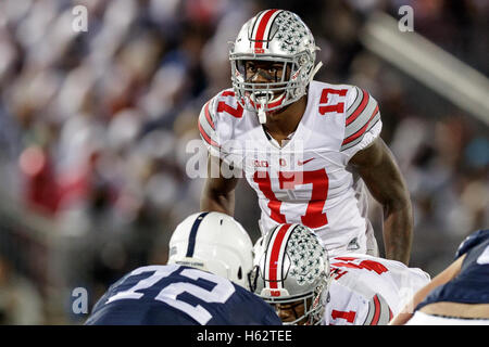 October 21, 2016 - University Park, Pennsylvania, USA - October 22nd, 2016: Ohio State Buckeyes linebacker Jerome Baker (17) reads the offense during NCAA football game action between the Ohio State Buckeyes and the Penn State Nittany Lions at Beaver Stadium, University Park, PA. Photo by Adam Lacy/Zuma Wire (Credit Image: © Adam Lacy via ZUMA Wire) Stock Photo