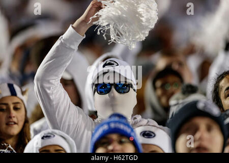 October 21, 2016 - University Park, Pennsylvania, USA - October 22nd, 2016: A Penn State fan during NCAA football game action between the Ohio State Buckeyes and the Penn State Nittany Lions at Beaver Stadium, University Park, PA. Photo by Adam Lacy/Zuma Wire (Credit Image: © Adam Lacy via ZUMA Wire) Stock Photo