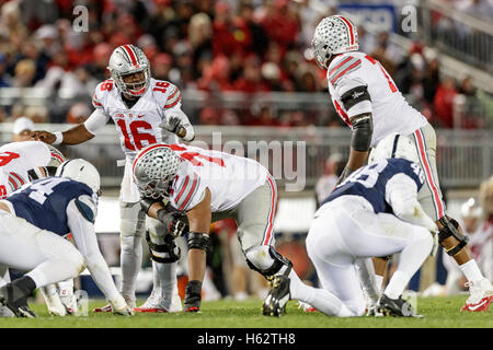 October 21, 2016 - University Park, Pennsylvania, USA - October 22nd, 2016: Ohio State Buckeyes quarterback J.T. Barrett (16) calls his protection during NCAA football game action between the Ohio State Buckeyes and the Penn State Nittany Lions at Beaver Stadium, University Park, PA. Photo by Adam Lacy/Zuma Wire (Credit Image: © Adam Lacy via ZUMA Wire) Stock Photo