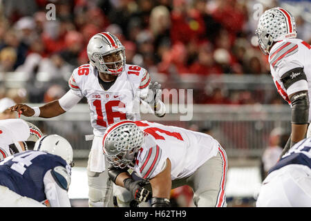 October 21, 2016 - University Park, Pennsylvania, USA - October 22nd, 2016: Ohio State Buckeyes quarterback J.T. Barrett (16) calls his protection during NCAA football game action between the Ohio State Buckeyes and the Penn State Nittany Lions at Beaver Stadium, University Park, PA. Photo by Adam Lacy/Zuma Wire (Credit Image: © Adam Lacy via ZUMA Wire) Stock Photo
