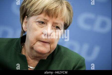 Berlin, Germany. 24th Oct, 2016. CDU Chairwoman and Chancellor Angela Merkel arriving for the meeting of the CDU Federal Directory Board at Konrad-Adenauer-Haus in Berlin, Germany, 24 October 2016. PHOTO: MICHAEL KAPPELER/dpa/Alamy Live News Stock Photo
