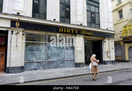 Brighton UK 24th October 2016 - The Dirty Blonde cocktail bar appears to have closed down in East Street Brighton Stock Photo