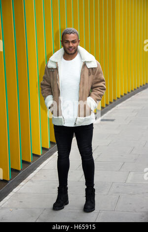 London, UK. 24th Oct, 2016. Nathan Henry poses for photos outside MTV HQ in Camden Town, London, ahead of the launch of series 13. Photo date: Wednesday, October 19, 2016. Credit:  Roger Garfield/Alamy Live News Stock Photo