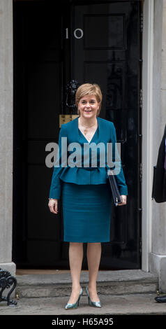 London, UK. 24th Oct, 2016. Downing Street.London.Prime Minister Theresa May meets leaders of the 3 devolved governments ahead of the UK's negotiations to leave the EU.Pic Shows Scotland First Minister Nicola Sturgeon arriving in Downing Street Credit:  PAUL GROVER/Alamy Live News Stock Photo