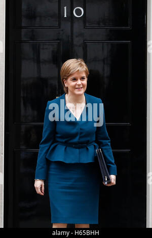 London, UK. 24th Oct, 2016. Scotland's First Minister Nicola Sturgeon arrives for a meeting with Britain's Prime Minister Theresa May at 10 Downing Street in London, UK, Monday October 24, 2016. Credit:  Luke MacGregor/Alamy Live News Stock Photo