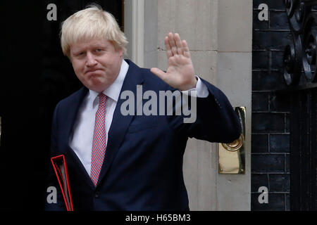 London, UK. 24th Oct, 2016. Britian's Foreign Minster Boris Johnson leaves 10 Downing Street in London, UK, Monday October 24, 2016. Credit:  Luke MacGregor/Alamy Live News Stock Photo