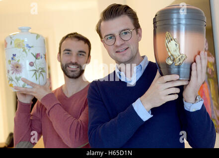 Berlin, Germany. 24th Oct, 2016. The managing directors of the online funeral parlour 'Mymoria', Heiko Reinsch (l) and Bjoern Kraemer, holding up urns in Berlin, Germany 24 October 2016. Photo: Britta Pedersen/dpa/Alamy Live News Stock Photo