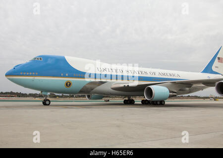Los Angeles, USA. 24th Oct, 2016. Air Force One at LAX International Airport on October 24, 2016 in Los Angeles, California. Credit:  The Photo Access/Alamy Live News Stock Photo