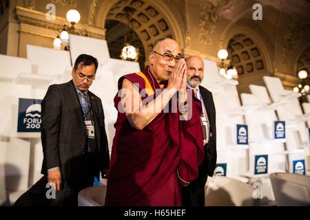 Prague, Czech Republic. 21st Oct, 2016. Dalailama is visiting Prague, Czech Republic on October 17th and 18th, 2016 and sharing wisdom and giving a link to Vaclav Havel that he loves very much. Photographs are from Hradcanske square near the Prague castle where he had a public speech and from Palace Å½ofÃn within a conference Forum 2000 in Prague. © David Tesinsky/ZUMA Wire/Alamy Live News Stock Photo