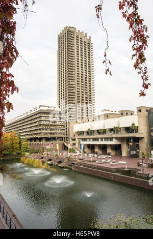 Apartments on the Barbican Estate in the City of London, Barbican Centre, Silk Street, England, UK Stock Photo