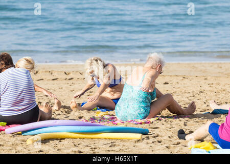 Pensioners daily keep fit class on Las Canteras beach in Las Palmas, Gran Canaria, Canary Islands, Spain Stock Photo