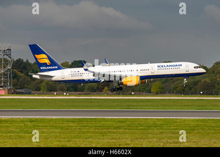 TF-ISS Icelandair Boeing 757-223 Manchester Airport England.Uk Landing, arrivals. Stock Photo
