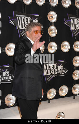 Tony Bennett arrive at the 2011 MTV Video Music Awards at Nokia Theatre L.A. LIVE on August 28, 2011 in Los Angeles, California. Stock Photo