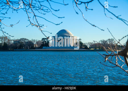 The Thomas Jefferson Memorial (built 1939-1943) on the Tidal Basin of Channel of the Potomac River, Washington DC, USA Stock Photo