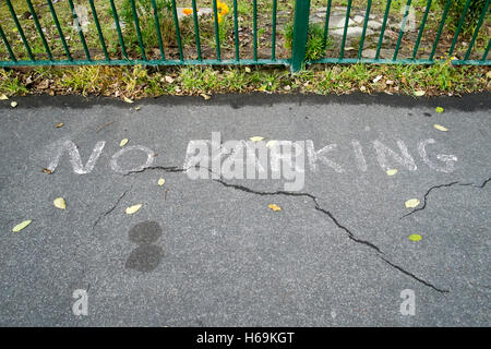 Handwritten no parking sign on pavement, UK Stock Photo