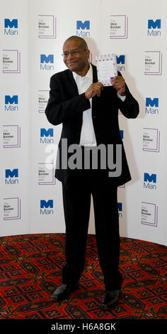 London, UK. 25th Oct, 2016. Paul Beatty, first US author to win The Man Booker Prize 2016 for his novel The Sellout at the awards ceremony, The Guildhall London  UK 25th October 2016 Credit:  Prixpics/Alamy Live News Stock Photo