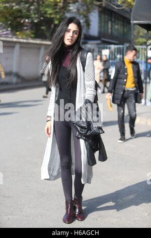 Beijing, Beijing, China. 26th Oct, 2016.  Street snap of China Fashion Week in Beijing, October 26th, 2016. © SIPA Asia/ZUMA Wire/Alamy Live News Stock Photo