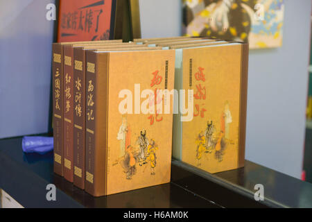 Nanjing, Nanjing, China. 25th Oct, 2016. Nanjing, CHINA-October 25 2016: (EDITORIAL USE ONLY. CHINA OUT) A classroom-themed restaurant on Zhujiang Road in Nanjing, capital of east China's Jiangsu Province, October 25th, 2016. The restaurant is decorated in the nostalgic style of classroom in 1980s, reminding people born in 1980s of their schooldays. With blackboards, desk-like dining tables as well as childhood video games, the themed restaurant attracts lots of young customers. © SIPA Asia/ZUMA Wire/Alamy Live News Stock Photo