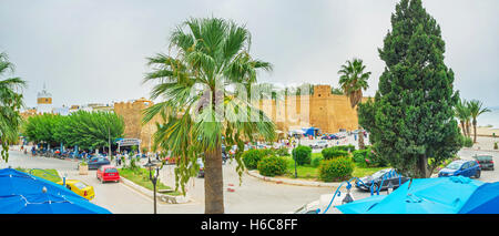 The best restaurants of Hammamet offers the perfect view on Medina walls, and coastline Stock Photo