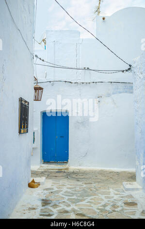 The white walls of Medina help the houses to stay cool during the hot season, Hammamet, Tunisia. Stock Photo