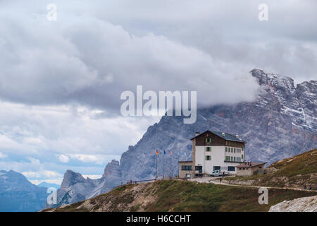 Auronzo refuge and Cadini di Misurina range, Dolomite Alps, Italy Stock Photo